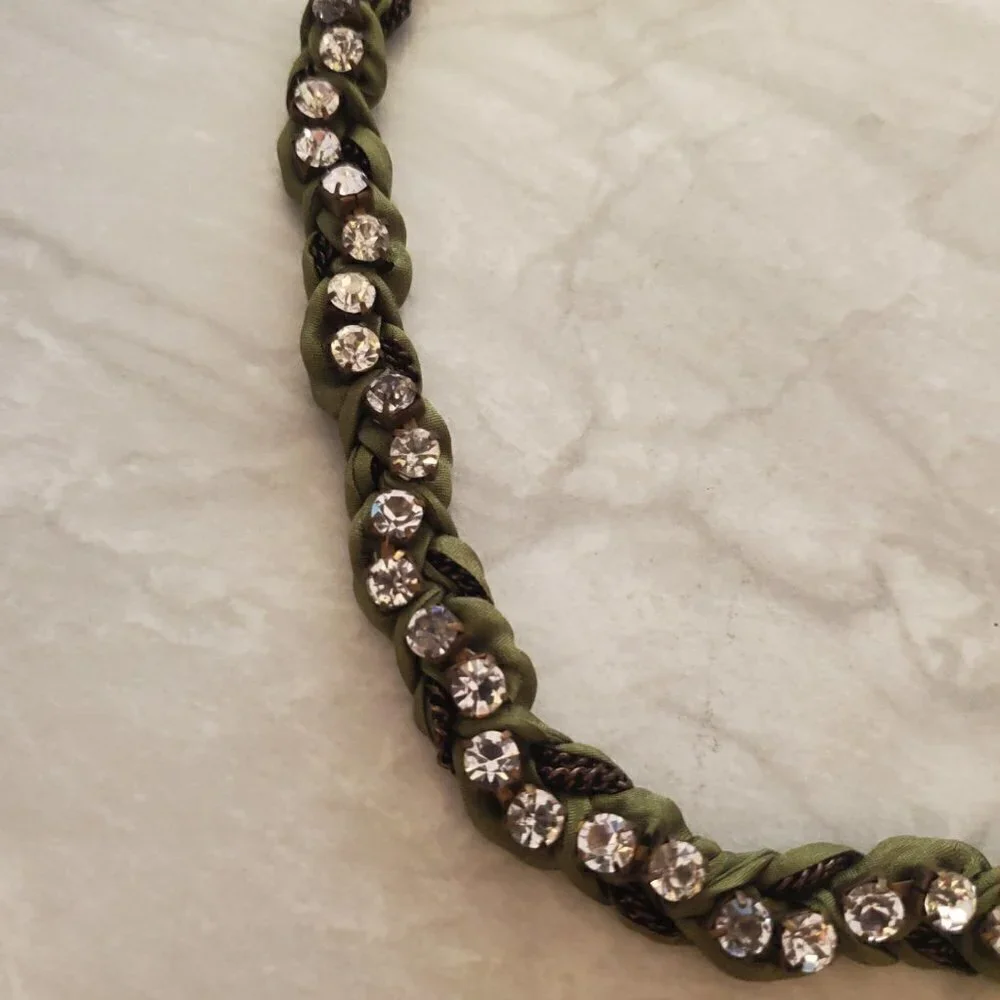 💚 J.Crew Olive Green Fabric Gunmetal Rhinestones Crystals Twisted Necklace 💚